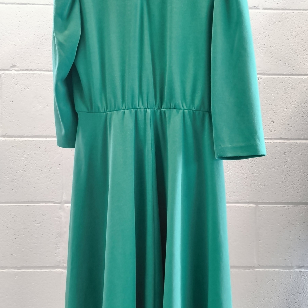 Leslie Belle Vintage Emerald Midi Dress - Made in Canada - Picture 11 of 12